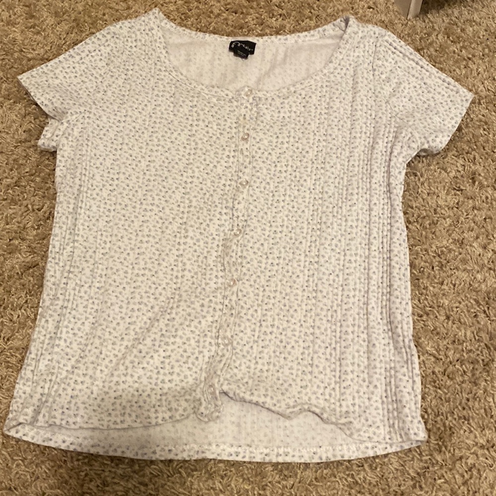 Tee shirt with green flowers